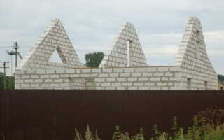 Как рассчитать фронтон – определение площади, высоты, материала