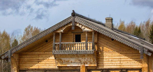 Треугольная щипцовая стена