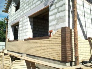облицовка кирпичом дома из газобетона