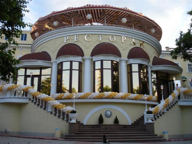 Классический фасад ресторана