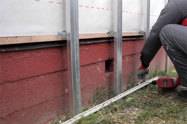 монтаж цокольного стартового пвх профиля