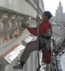 Установка карнизов из лепнины